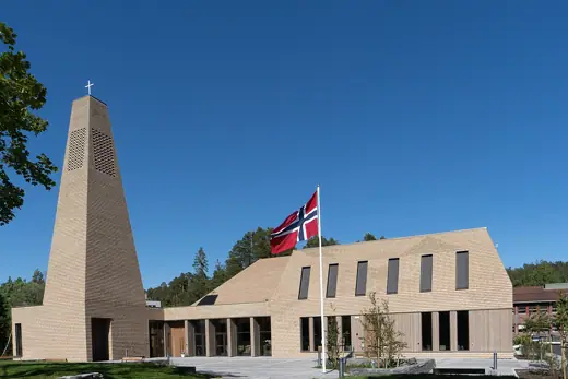 Photo 1: Exterior