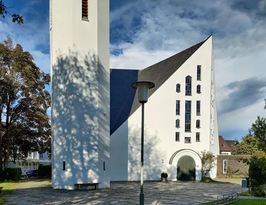 Photo 1: Exterior