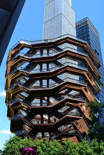 Photo 4: Exterior