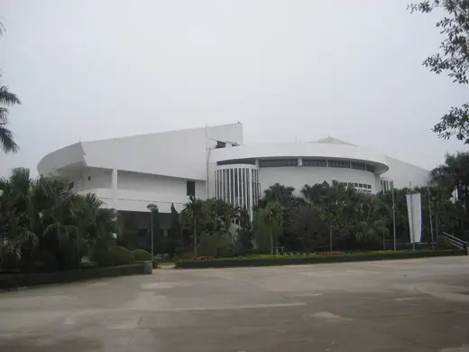 Photo 1: Exterior