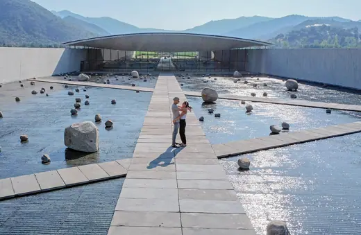 Photo 2: Exterior · Watermirror