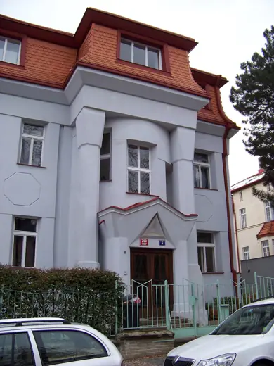 Photo 3: Exterior