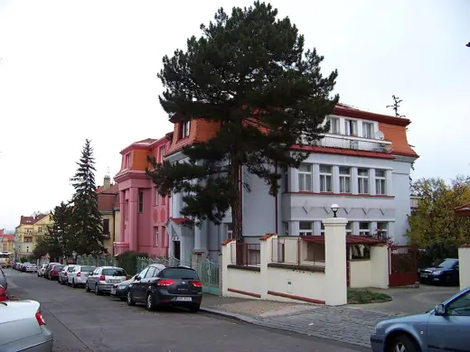 Photo 4: Exterior