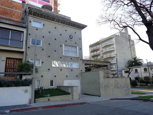 Photo 1: Exterior
