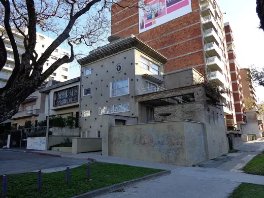 Photo 4: Exterior