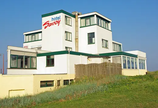 Photo 3: Exterior