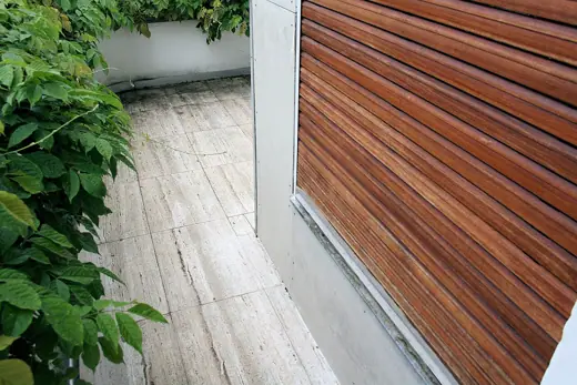 Photo 5: Detail