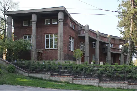 Photo 2: Exterior · Bílkova vila