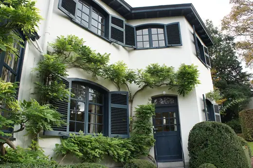 Photo 3: Exterior · Villa Bloemenwerf Avenue Vanderay 102, 1180 Uccle By Henry Van de Velde