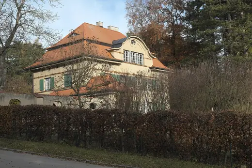 Photo 2: Exterior