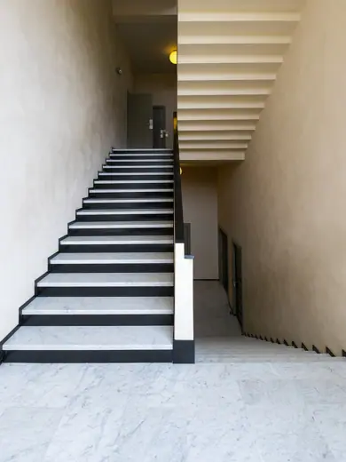 Photo 4: Interior · Villa Cavrois à Croix (1932) - Architecte: Robert Mallet-Stevens (1886-1945) - Les escaliers