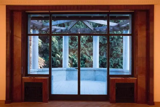 Photo 6: Interior · Balkon van de villa Empain In Brussel