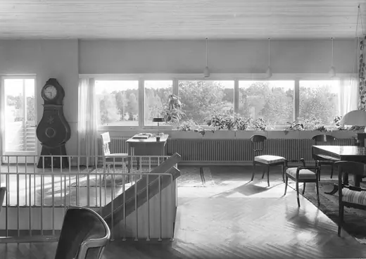 Photo 5: Interior