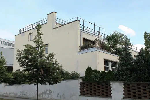 Photo 2: Exterior