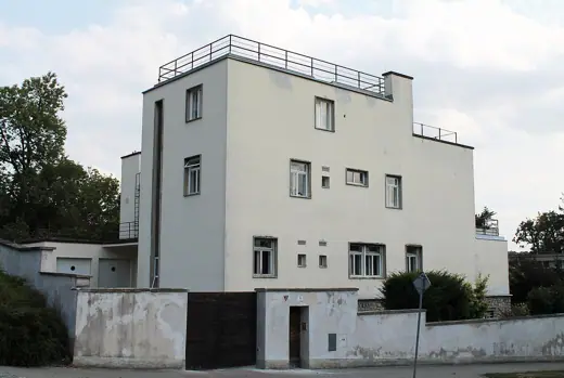 Photo 3: Exterior