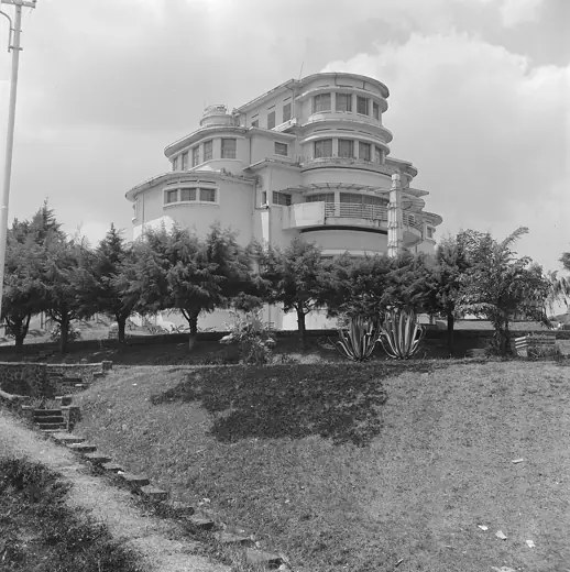 Photo 2: Exterior · Villa Isola, jl