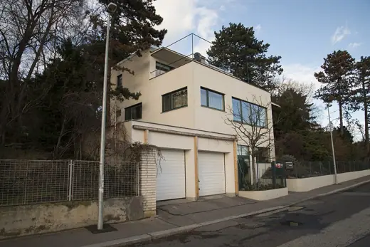 Photo 2: Exterior