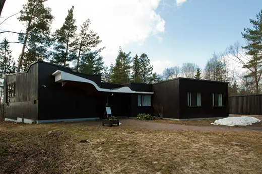 Photo 1: Exterior