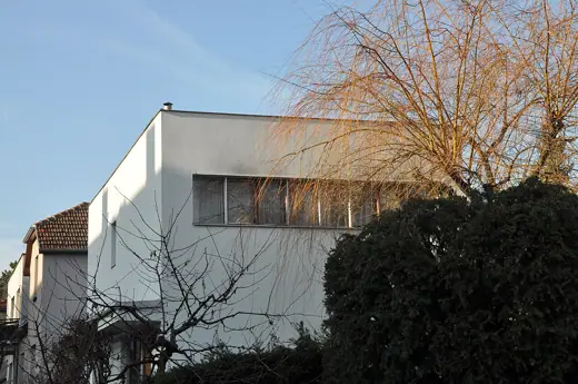 Photo 2: Exterior