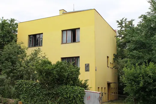 Photo 2: Exterior