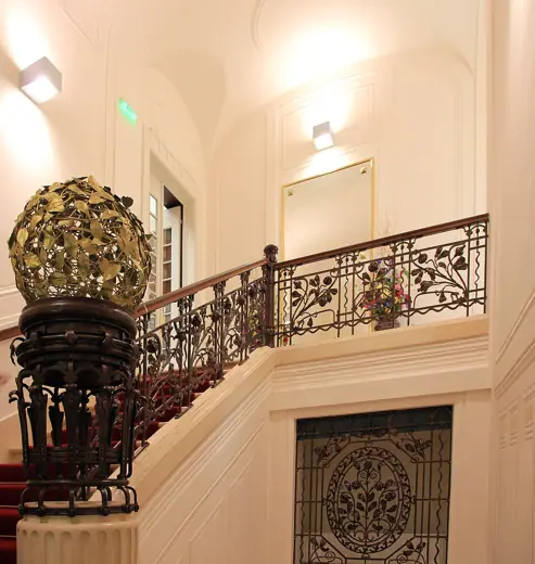 Photo 4: Interior