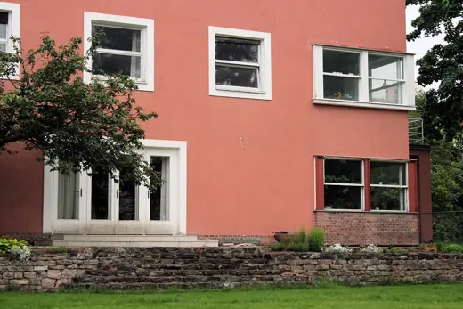 Photo 2: Exterior