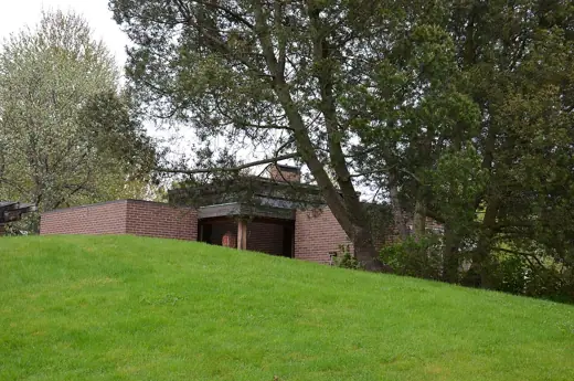 Photo 2: Exterior