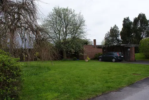 Photo 3: Exterior