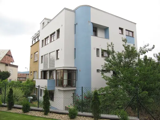 Photo 2: Exterior