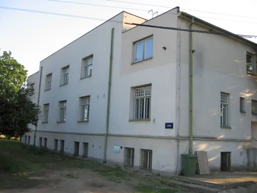 Photo 3: Exterior