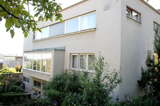 Photo 2: Exterior