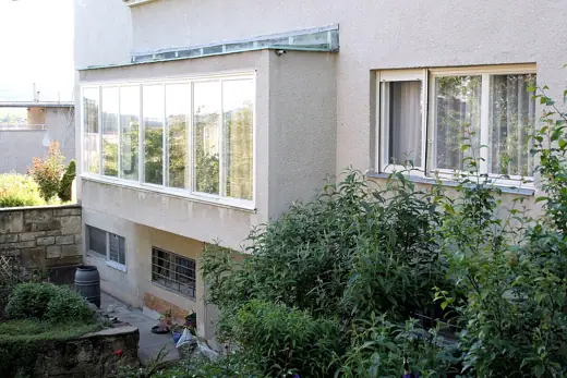 Photo 3: Exterior