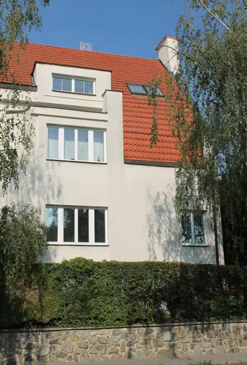 Photo 2: Exterior