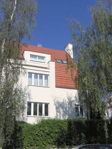 Photo 3: Exterior