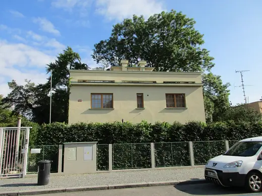 Photo 3: Exterior