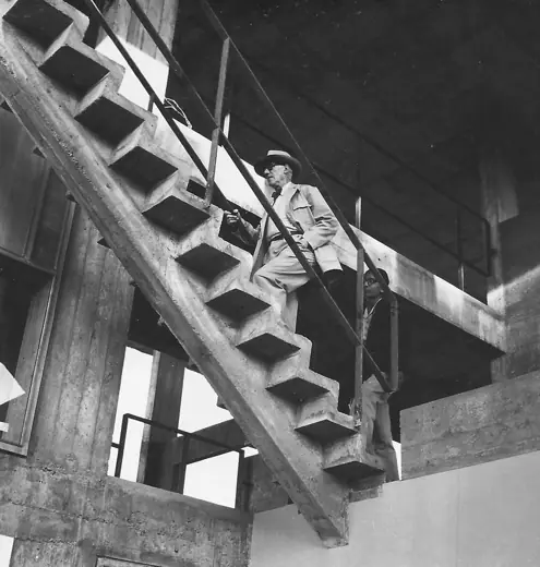 Photo 4: Exterior · Balkrishna Doshi and Le Corbusier at Le Corbusier's Shodhan House, Ahmedabad, India
