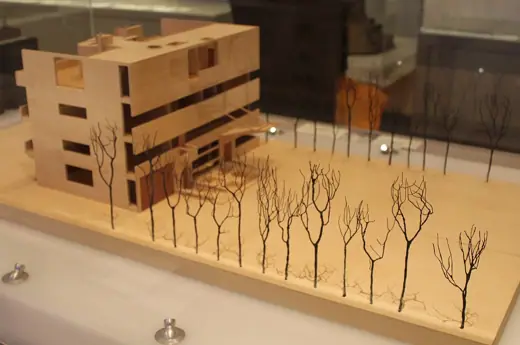 Photo 2: Model