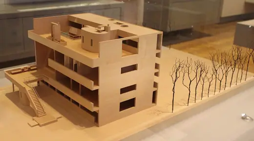 Photo 3: Model