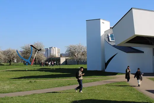 Photo 2: Exterior · Architekturführung durchs Vitra Campus, im Rahmen der 62