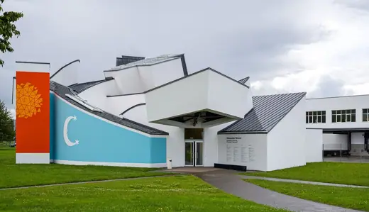 Photo 6: Detail · Der neue Wanderweg "24 Stops" von der Fondation Beyeler zum Vitra Campus sind von Tobias Rehberger gestaltet