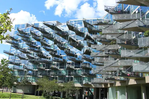 Photo 4: Exterior