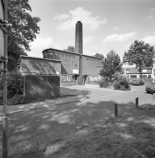 Photo 3: Exterior