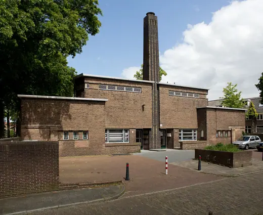Photo 4: Exterior