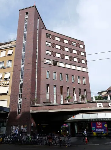 Photo 2: Exterior