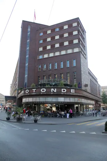 Photo 3: Exterior