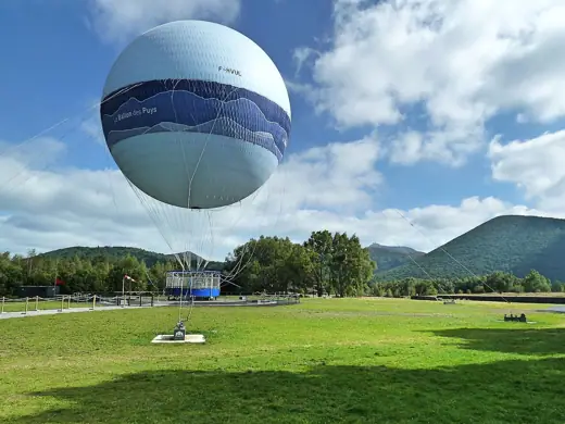 Photo 4: Exterior · Hot air balloons F-HVUL Vulcania , Saint-Ours (Puy-de-Dôme)