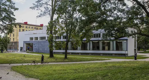 Photo 3: Exterior