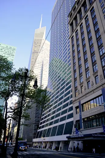 Photo 4: Exterior · W
