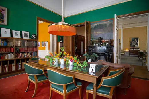 Photo 5: Interior