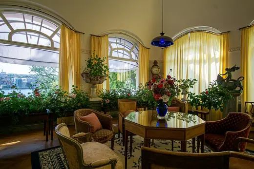 Photo 6: Interior